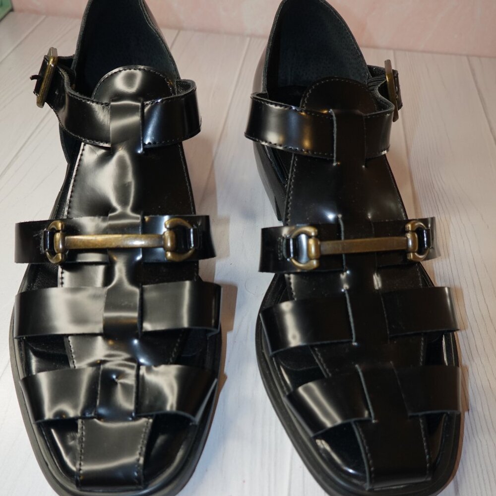 Anthropologie Silent D Billzar black leather Fisherman Sandals *almost new*